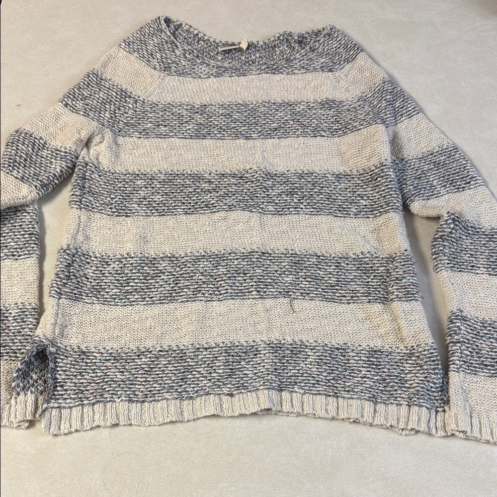 Mudd Women's Striped Sweater in Gray and Cream🐯
